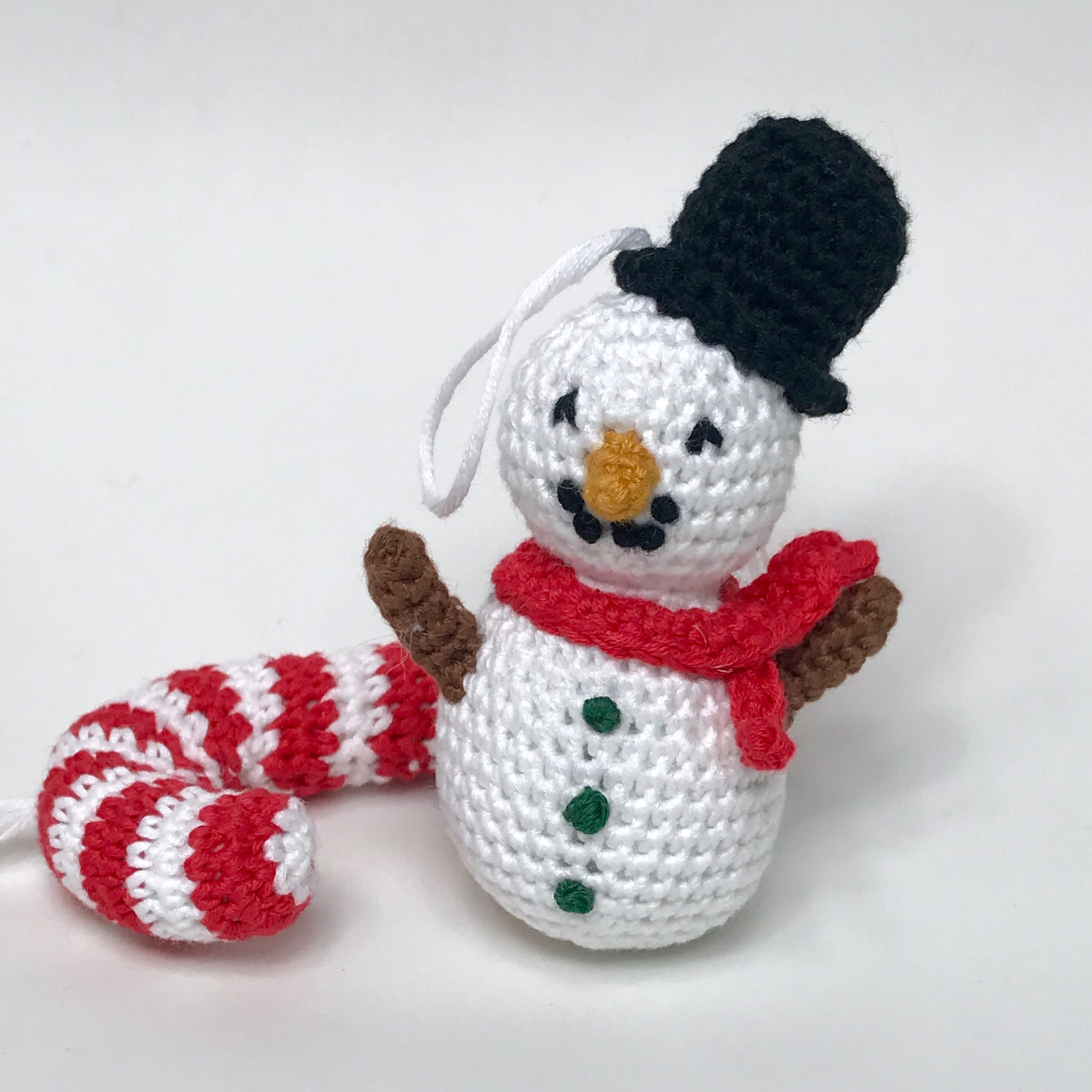 Décoration de Noël bonhomme de neige et sucre d'orge faite main au crochet, Décoration de Noel, doudou fait main, Peluche pour enfant 100% coton, amigurumi