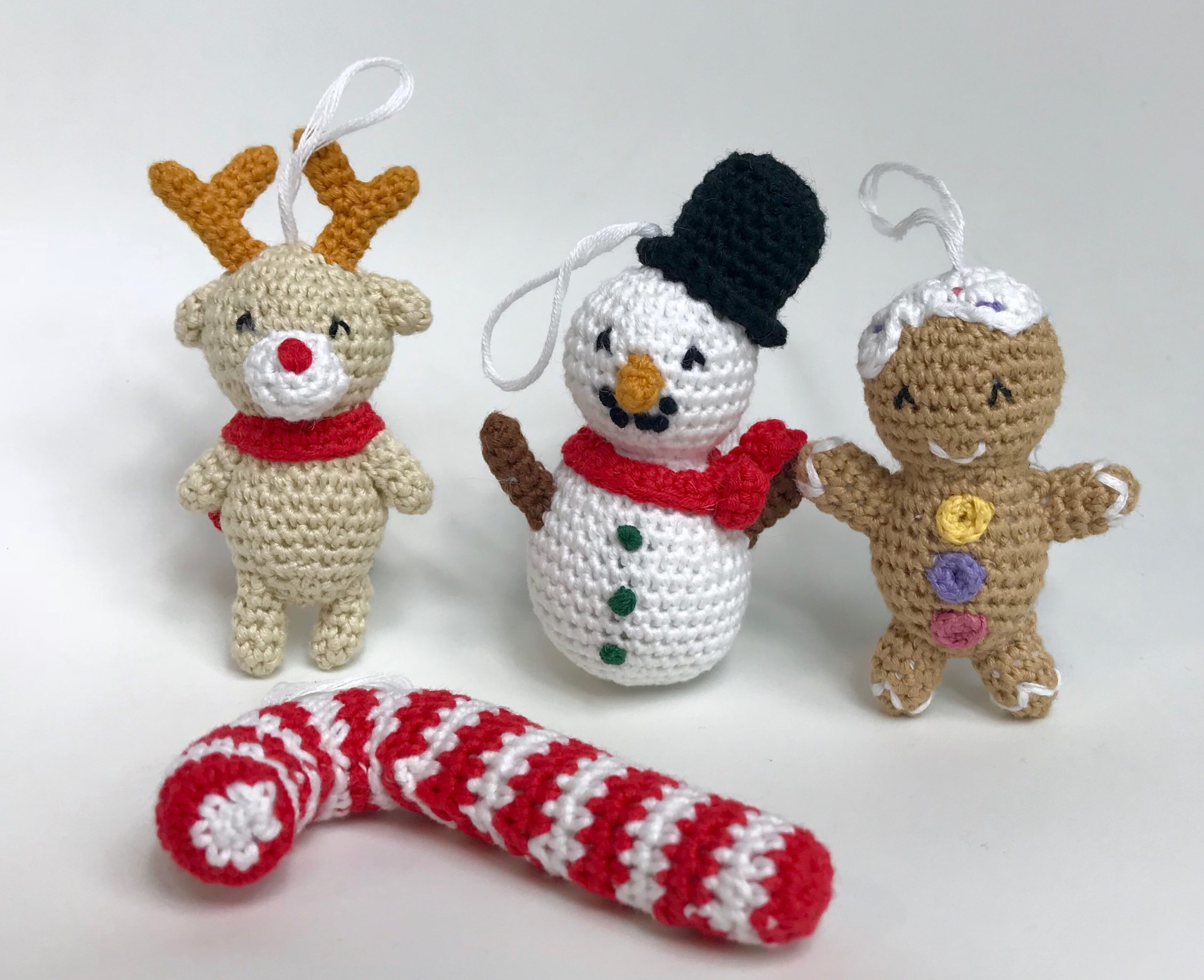 Décoration de Noël renne, bonhomme de neige, bonhomme de pain d'épine, sucre d'orge faite main au crochet, décoration Noel, doudou fait main, Peluche pour enfant 100% coton, amigurumi